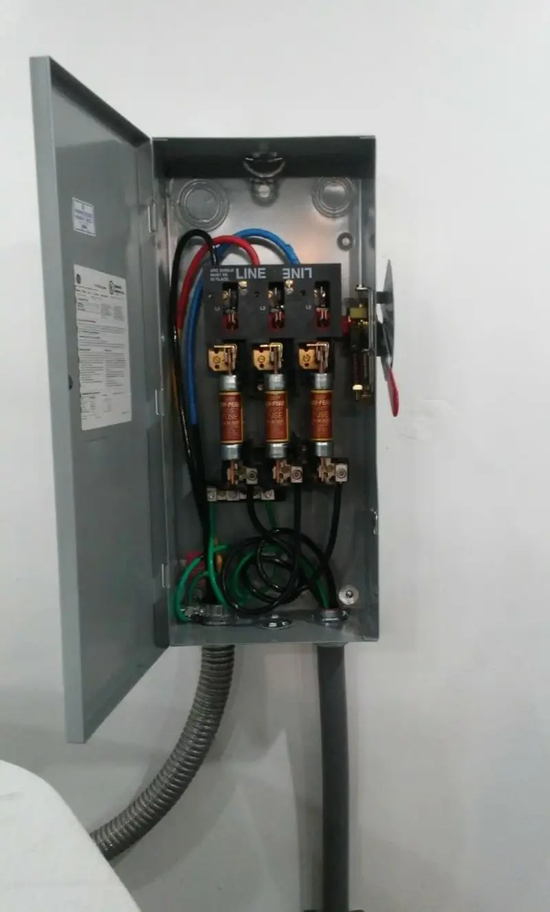 Three-phase disconnect switch installed for Smoke Detector Installation in Pico Rivera
